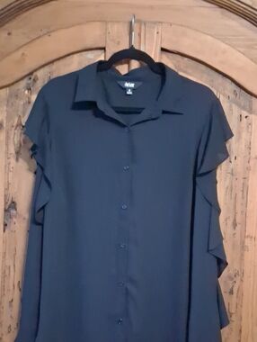 Investments Black Ruffle-Sleeve Button-Down Shirt